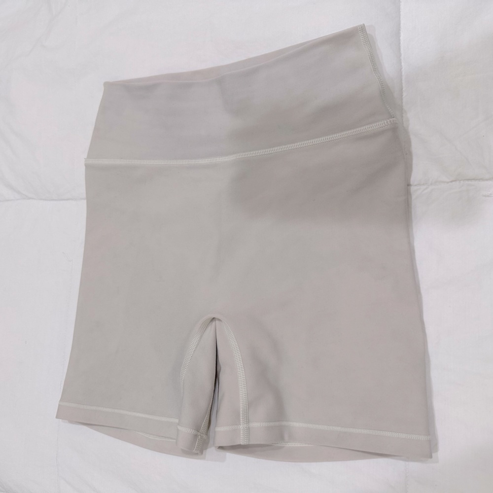 White fox boutique white / cream biker shorts